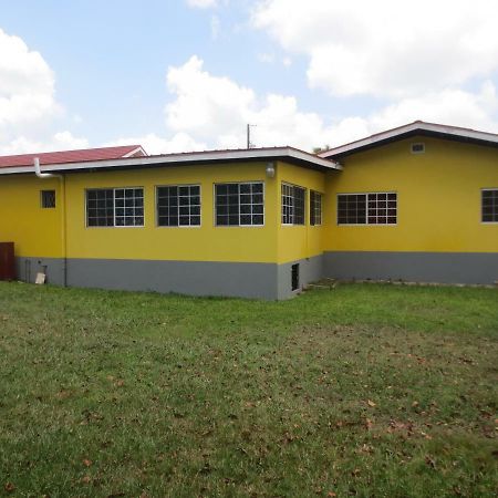 Chateau Yellow Mandeville Esterno foto