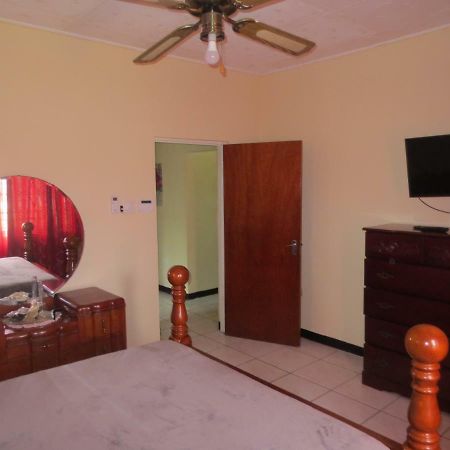 Chateau Yellow Mandeville Esterno foto