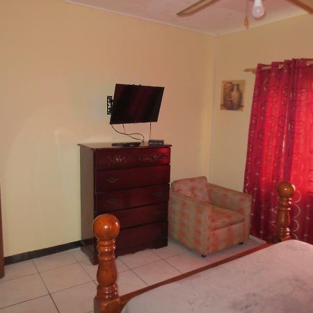 Chateau Yellow Mandeville Esterno foto