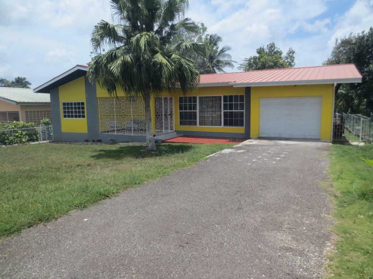 Chateau Yellow Mandeville Esterno foto