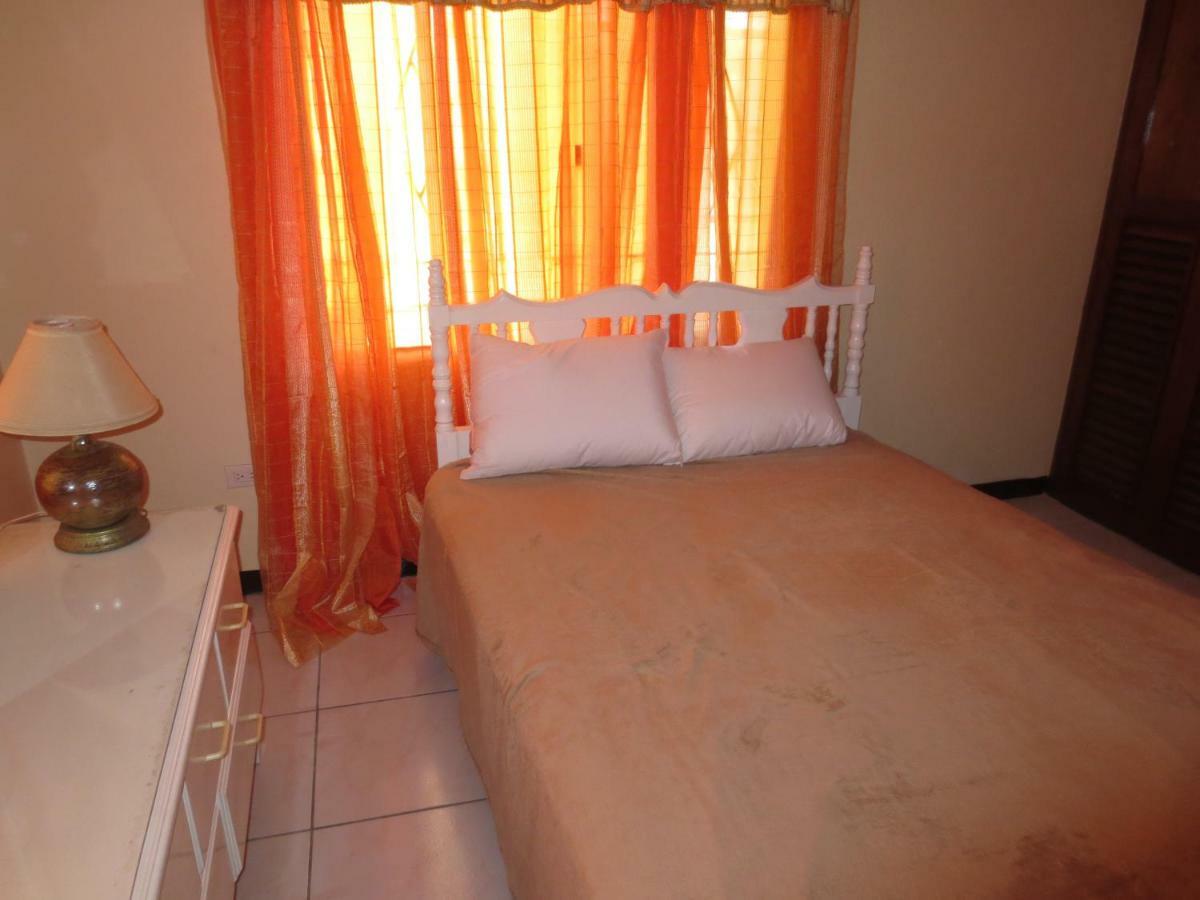 Chateau Yellow Mandeville Esterno foto