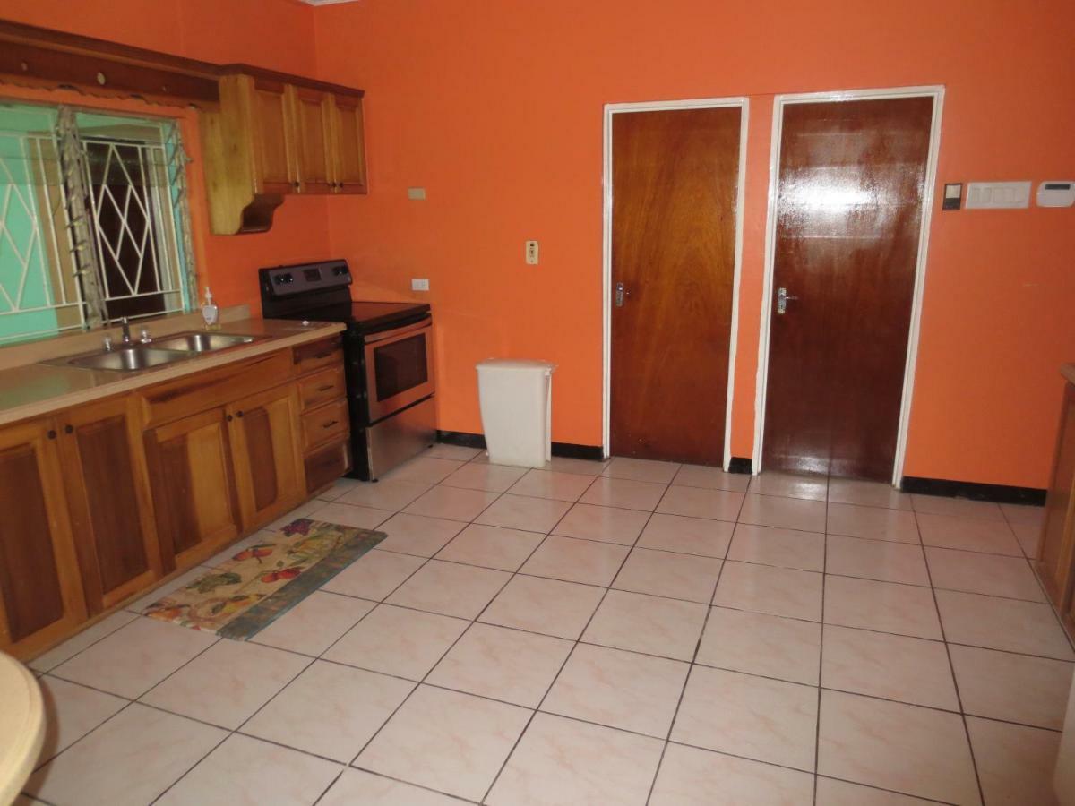 Chateau Yellow Mandeville Esterno foto