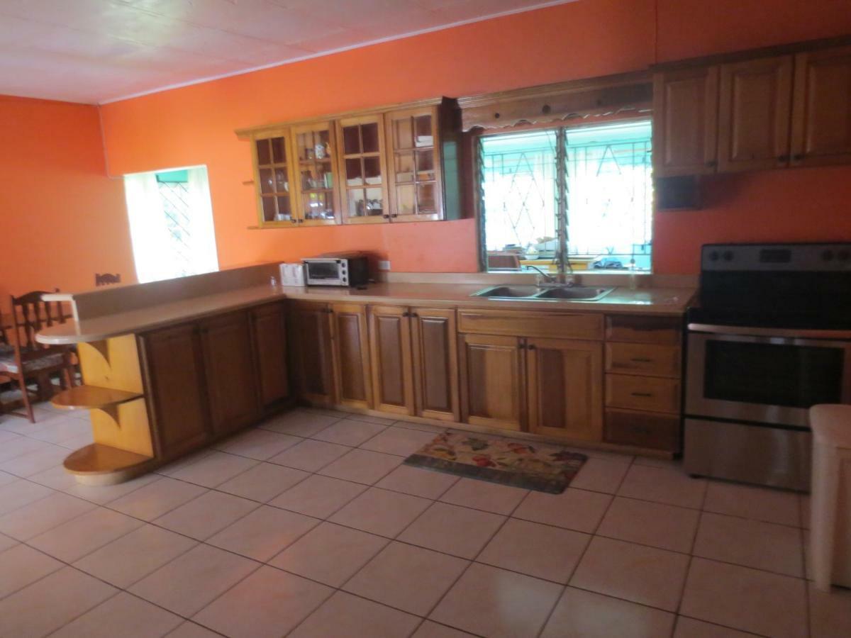 Chateau Yellow Mandeville Esterno foto