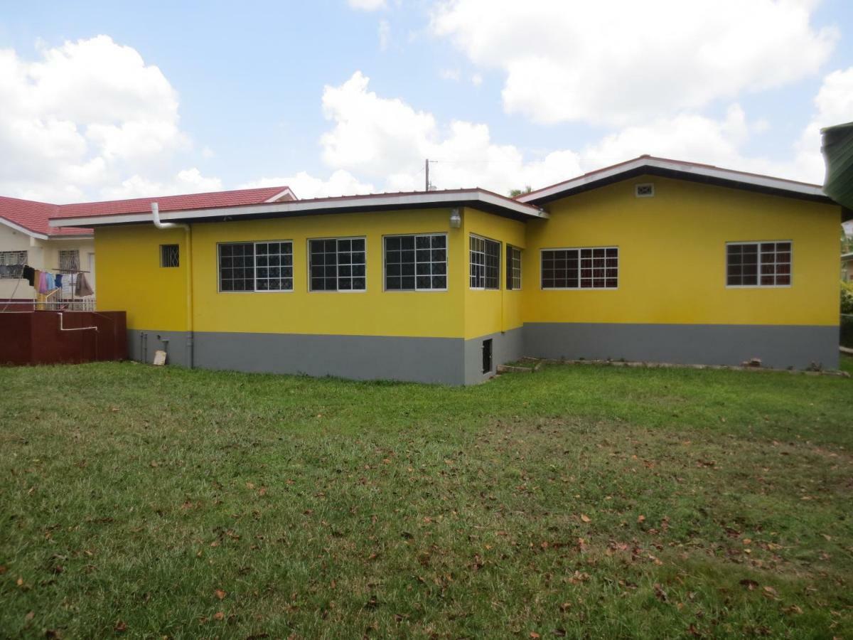 Chateau Yellow Mandeville Esterno foto