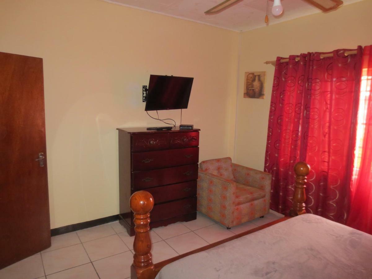 Chateau Yellow Mandeville Esterno foto