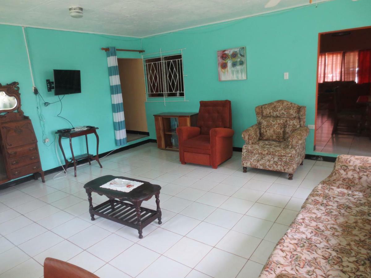 Chateau Yellow Mandeville Esterno foto