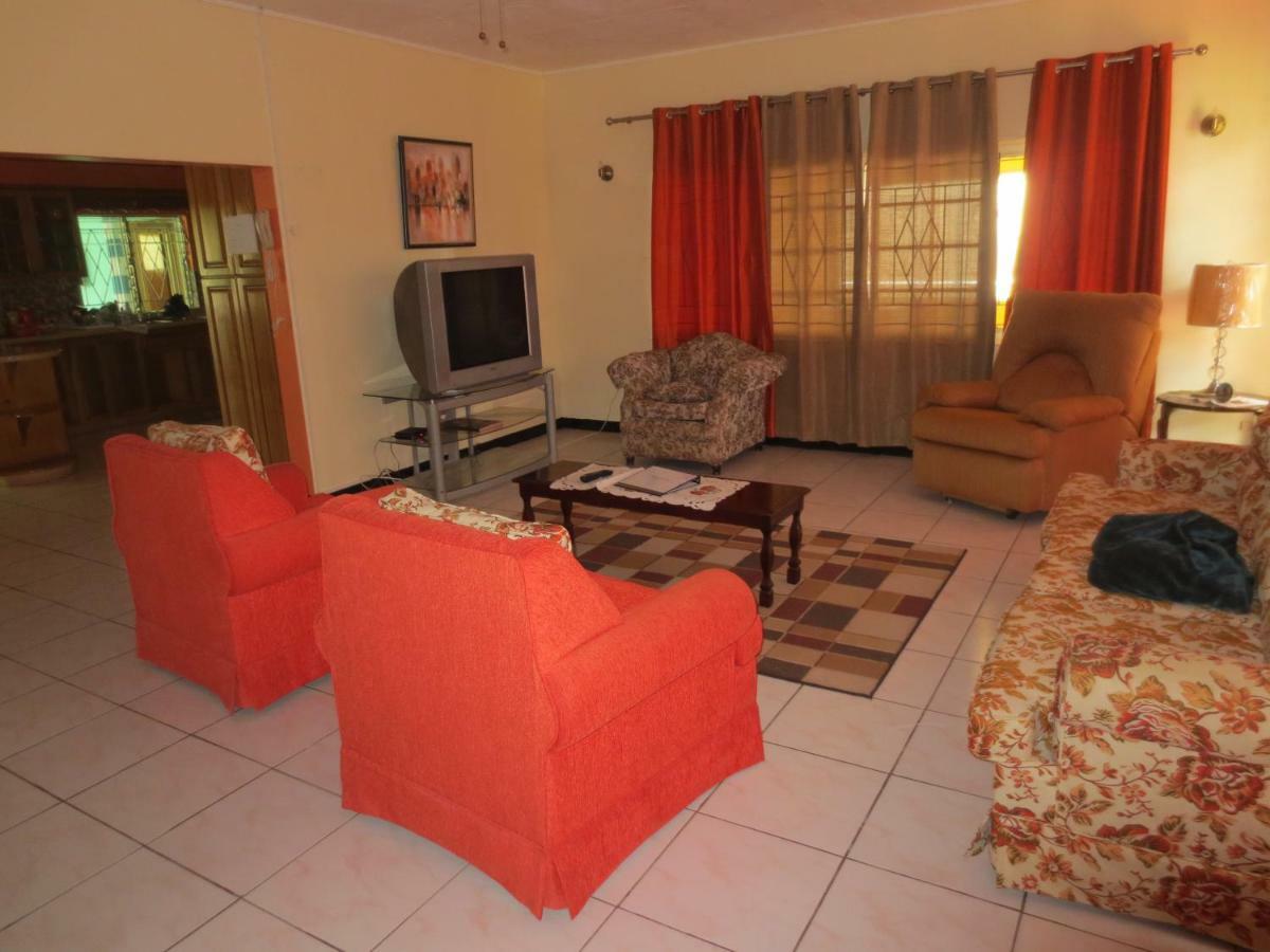 Chateau Yellow Mandeville Esterno foto